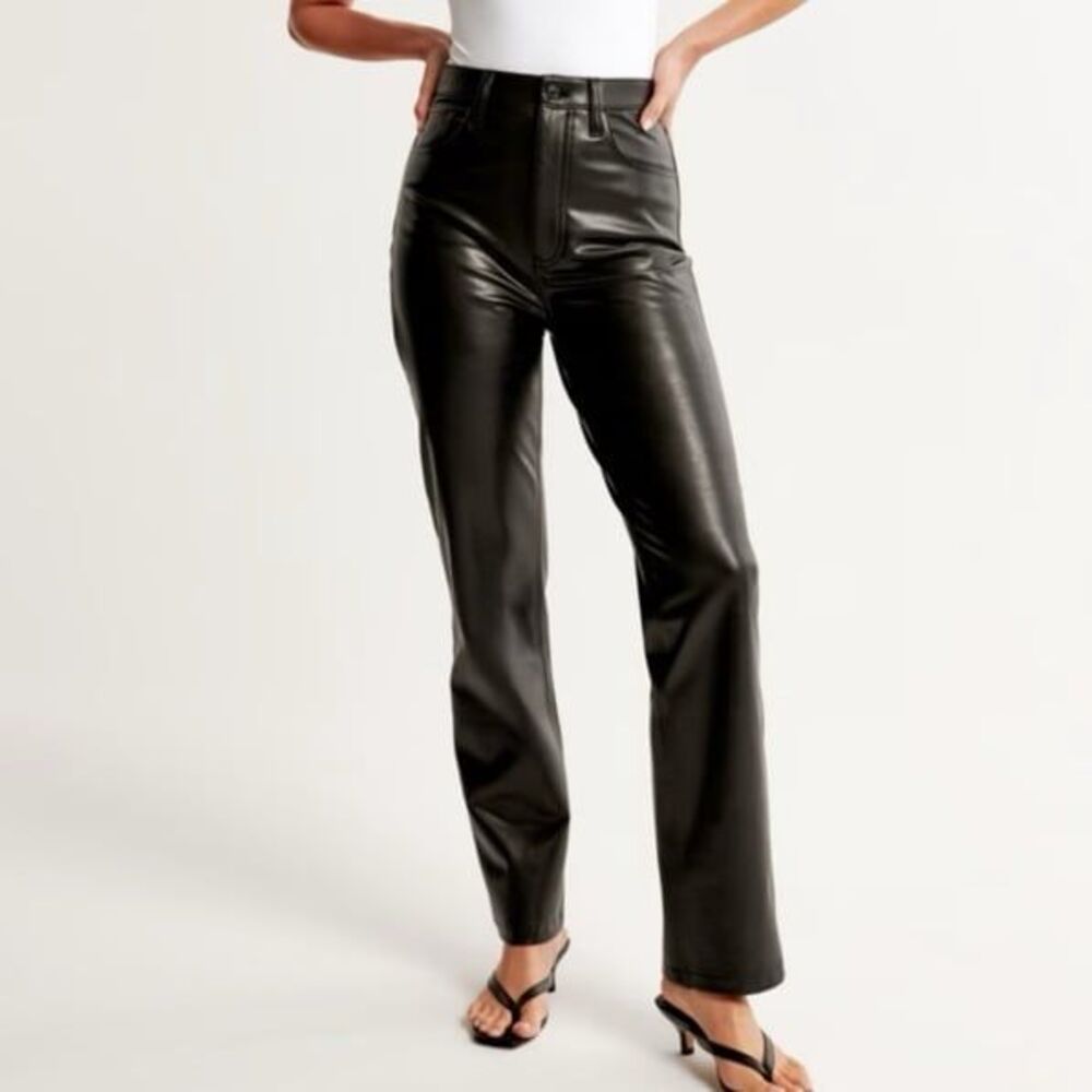 Abercrombie & Fitch Vegan Leather 90s Straight Pant 6L